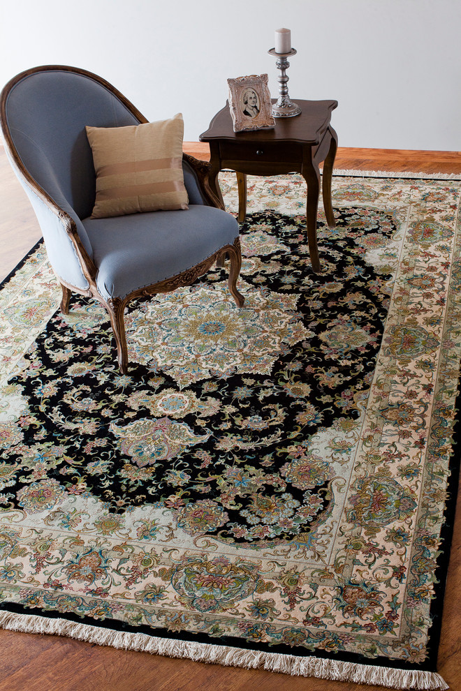 Декор интерьера  коврами  ручной работы