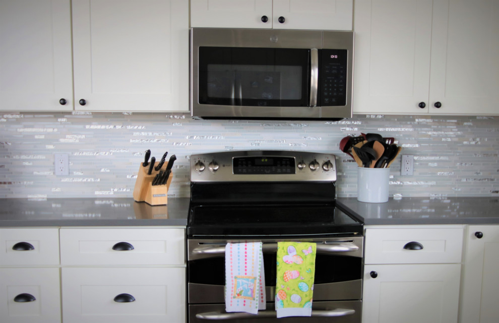 Large transitional u-shaped kitchen photo with shaker cabinets, white cabinets, granite countertops, mosaic tile backsplash, gray countertops and a farmhouse sink