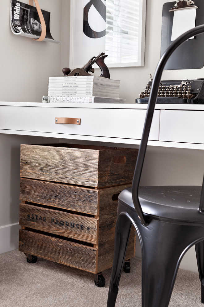 Transitional home design photo in Vancouver