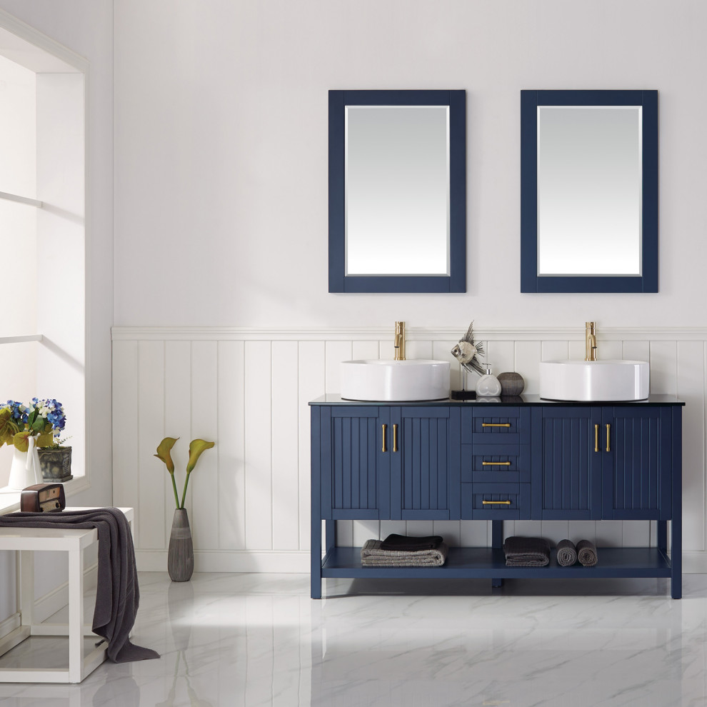 Стильный дизайн: маленькая ванная комната в современном стиле с фасадами в стиле шейкер, синими фасадами, отдельно стоящей ванной, душем без бортиков, биде, белой плиткой, плиткой кабанчик, белыми стенами, деревянным полом, душевой кабиной, настольной раковиной, стеклянной столешницей, белым полом, открытым душем, черной столешницей, сиденьем для душа, тумбой под одну раковину, напольной тумбой, сводчатым потолком и деревянными стенами для на участке и в саду - последний тренд