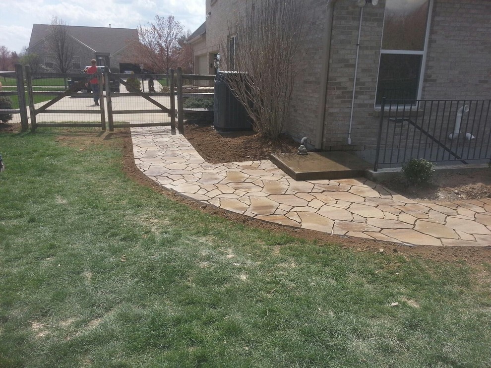 Example of a mountain style home design design in Cincinnati