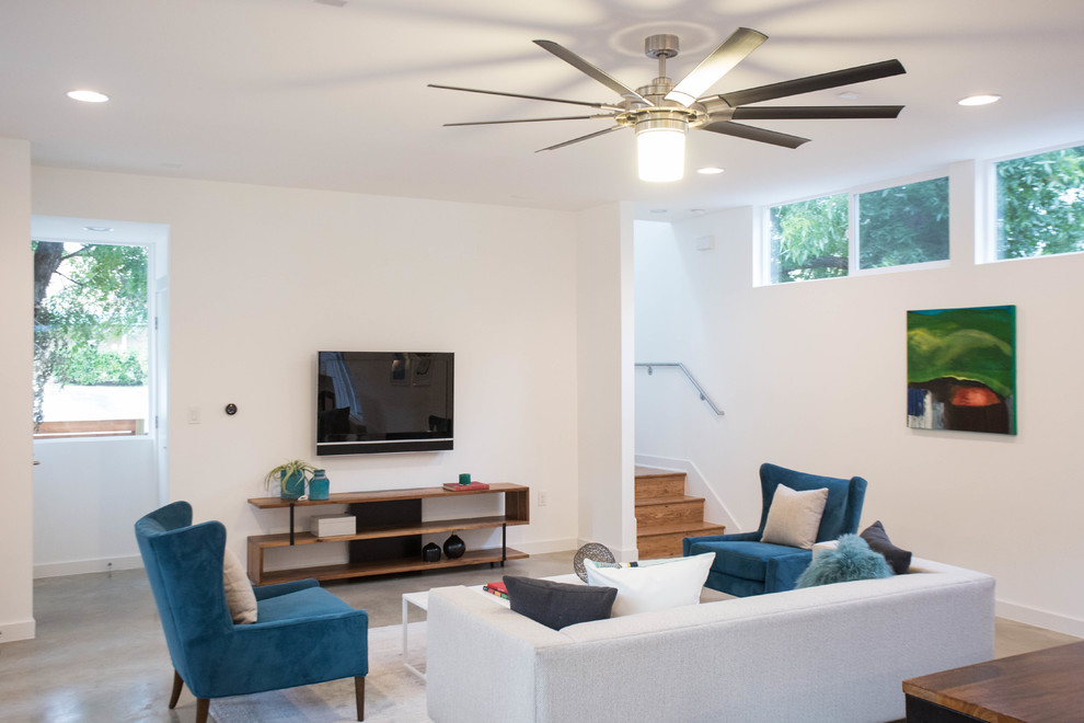 Example of a minimalist home design design in Austin