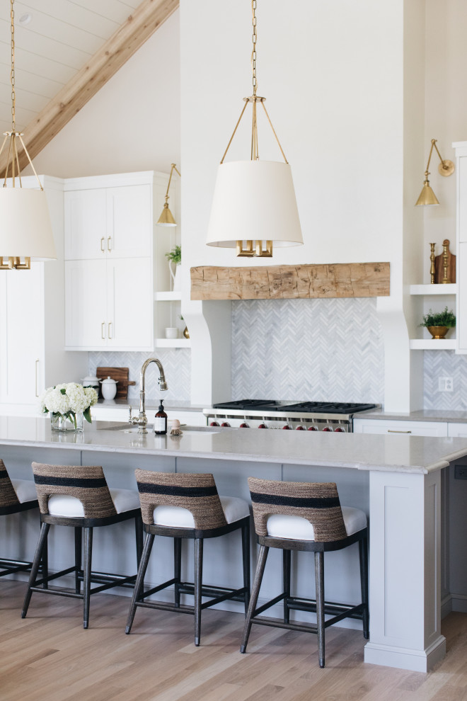 Transitional kitchen photo in Chicago