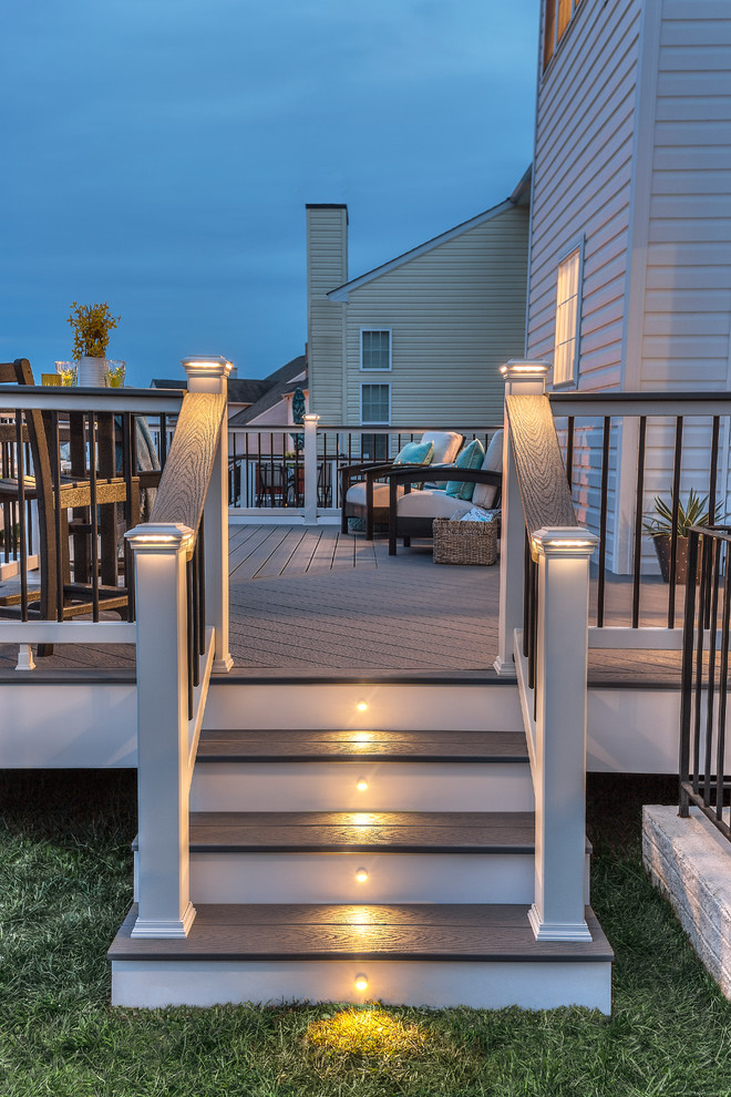 Deck - mid-sized traditional backyard deck idea with no cover