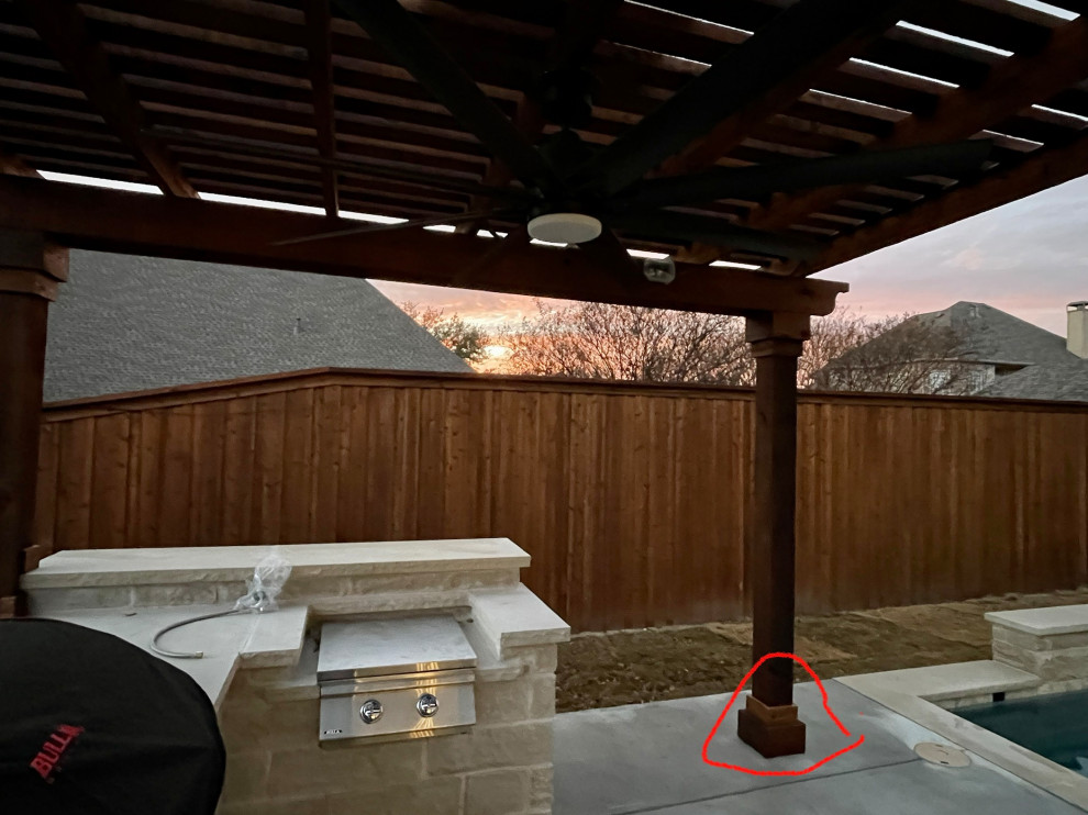 Fill gap around pergola post with mastic/sealant?