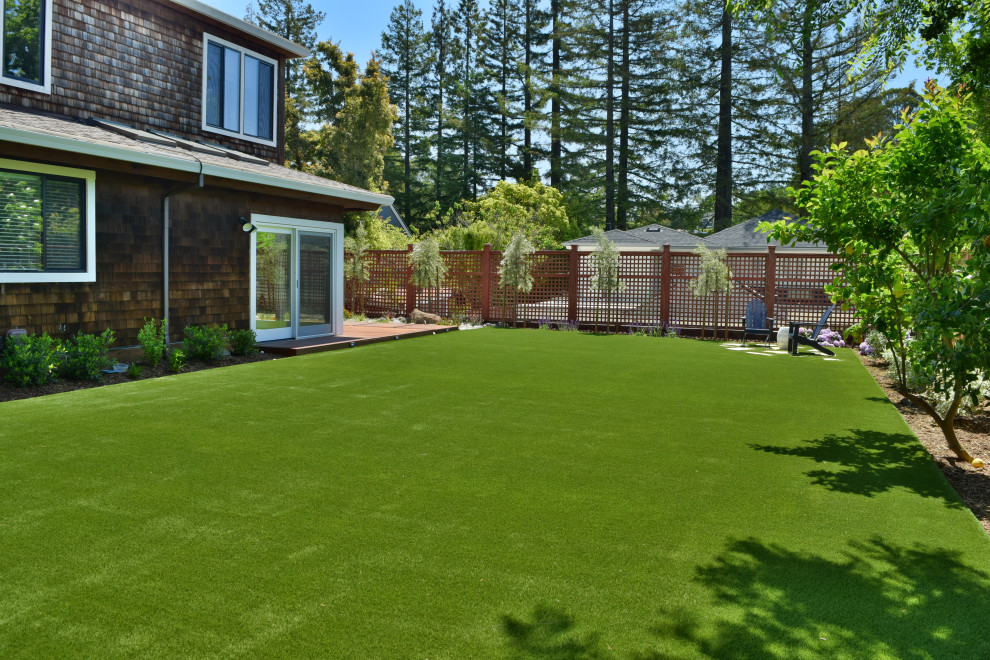 Spacious Garden with patio and lawn