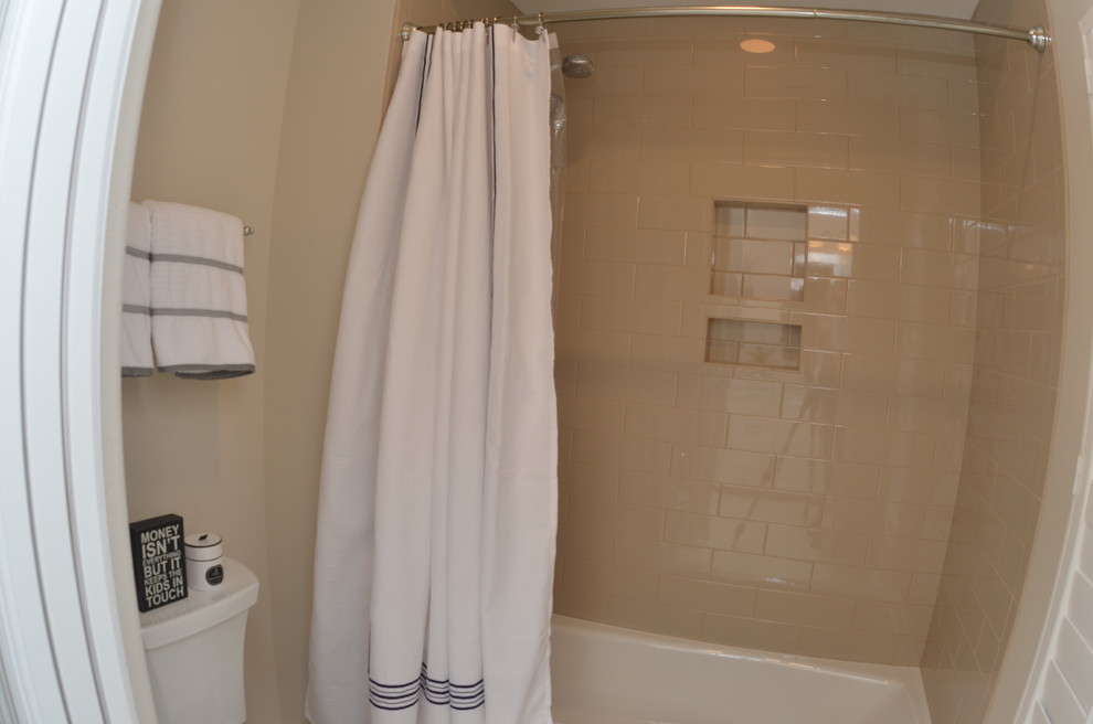 Mid-sized beach style 3/4 bathroom in Orange County with recessed-panel cabinets, white cabinets, an alcove shower, a one-piece toilet, beige walls, an undermount sink, granite benchtops and travertine floors.