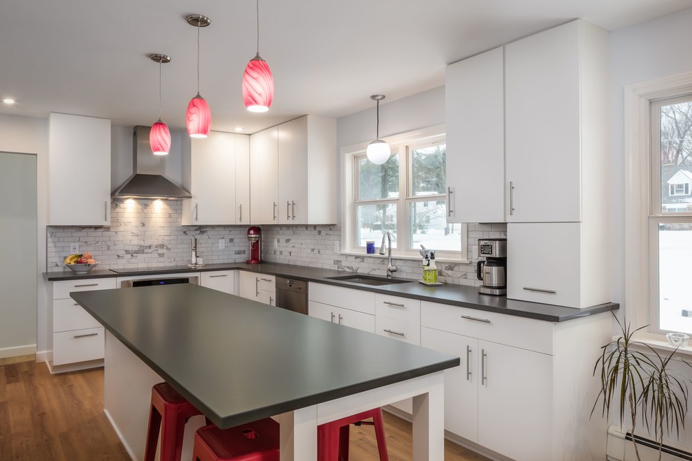 Example of a trendy kitchen design in Burlington
