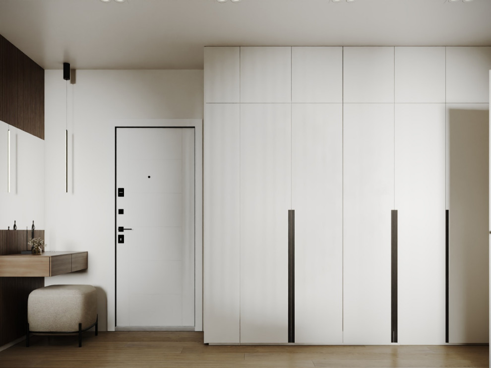 Просторная прихожая-коридор.