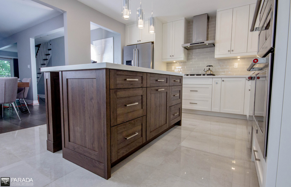 Kitchen - transitional kitchen idea in Toronto