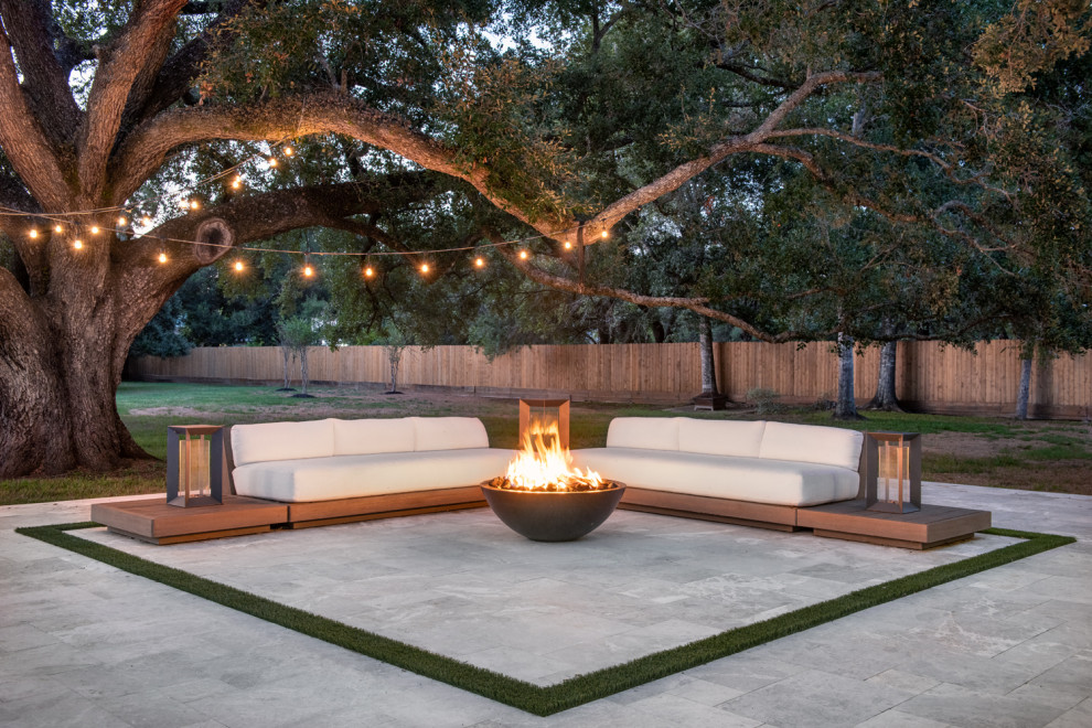 Imagen de piscina romántica grande rectangular en patio trasero con adoquines de piedra natural
