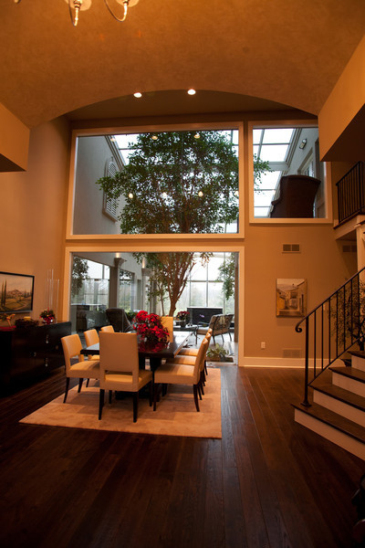 Large transitional home design photo in Toronto