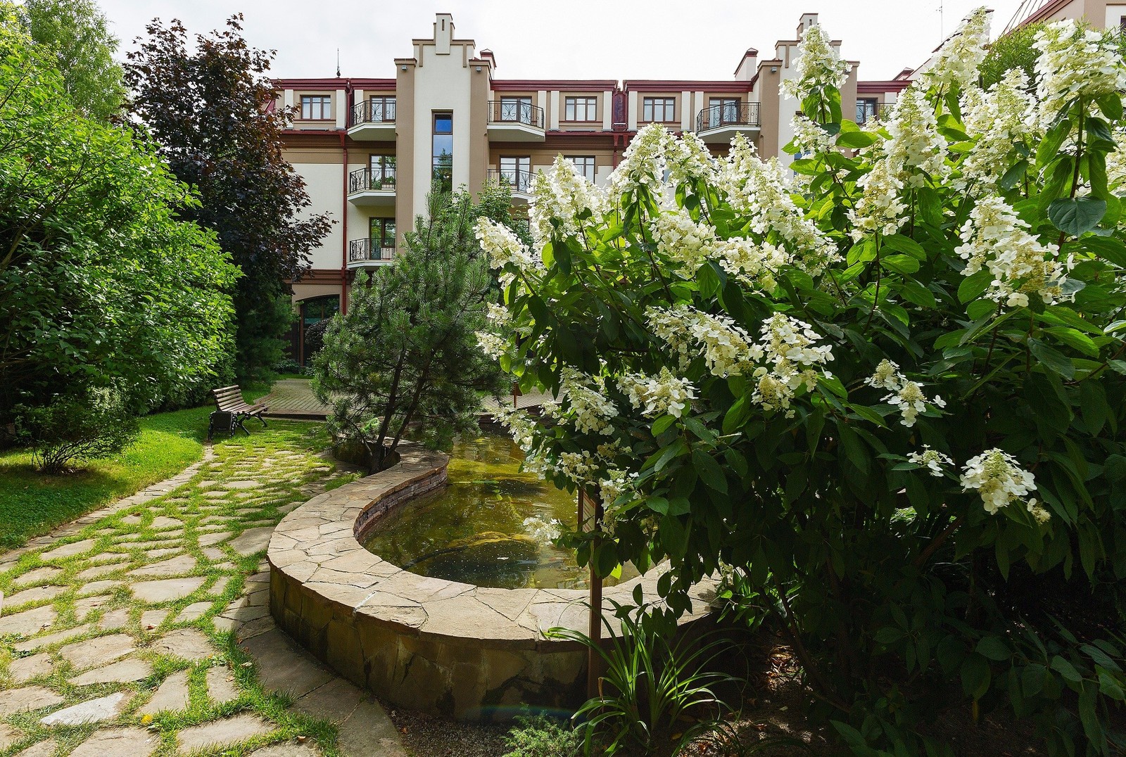 Озеленение жилого комплекса