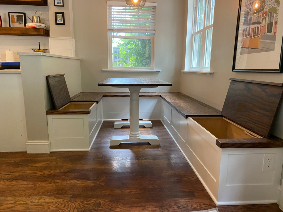 Breakfast nook/Dining room