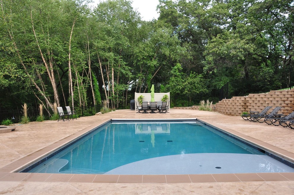 Inspiration for a transitional pool remodel in Cedar Rapids