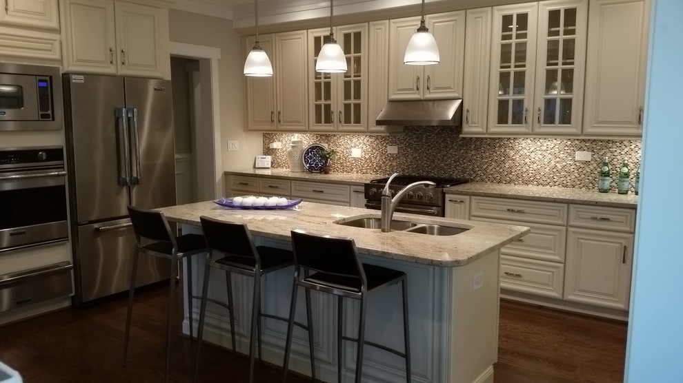 Example of a transitional kitchen design in DC Metro