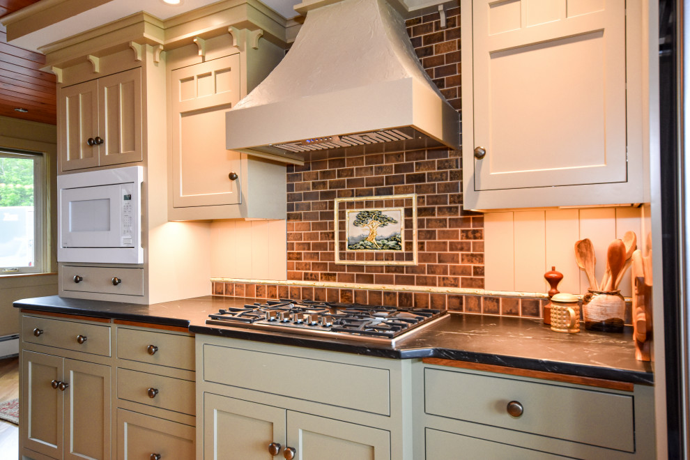 Kitchen - kitchen idea in Boston