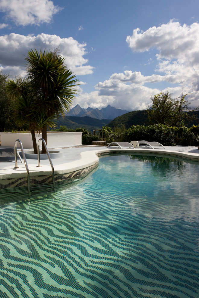 Inspiration for a contemporary custom-shaped pool in Florence with natural stone pavers.