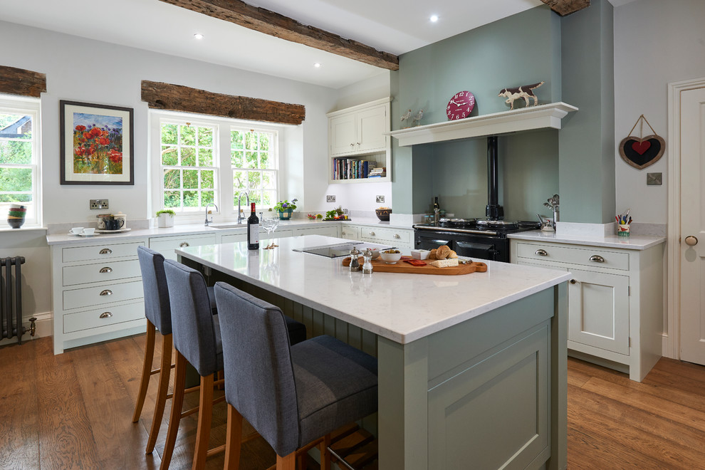 Inspiration for a mid-sized traditional l-shaped kitchen in Other with an undermount sink, shaker cabinets, grey splashback, medium hardwood floors, with island and brown floor.
