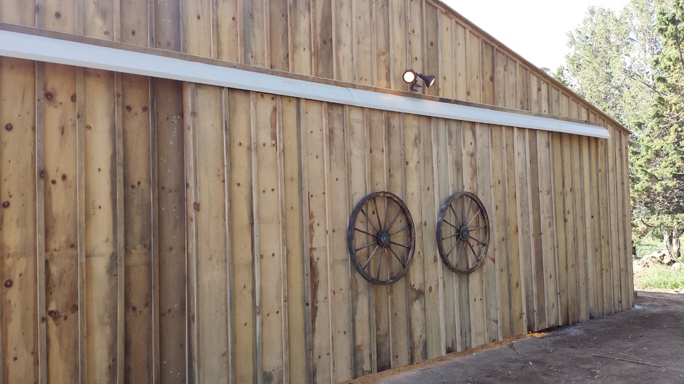 Garage - rustic garage idea