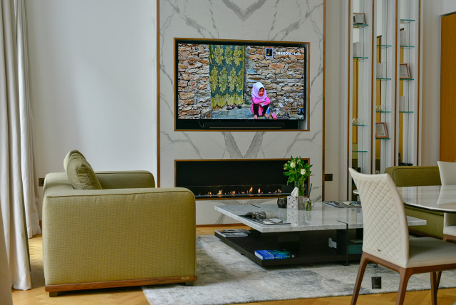 One Kensington Gardens contemporary-vardagsrum
