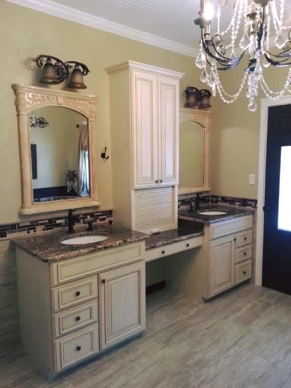 Inspiration for a mid-sized traditional master bathroom in Albuquerque with light wood cabinets, an open shower, a one-piece toilet, multi-coloured tile, ceramic tile, beige walls, light hardwood floors, a console sink and granite benchtops.