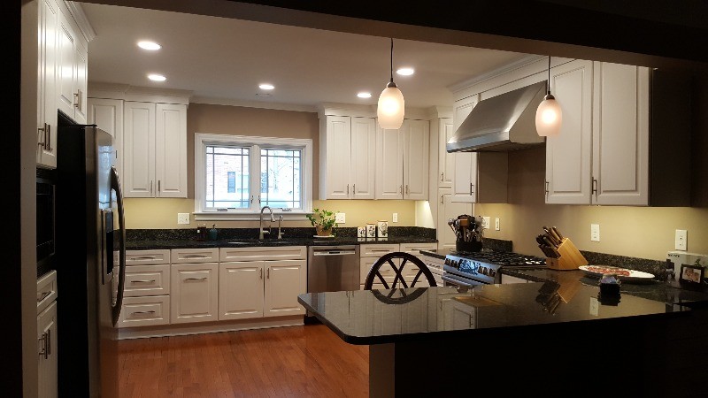 Kitchen - transitional l-shaped kitchen idea