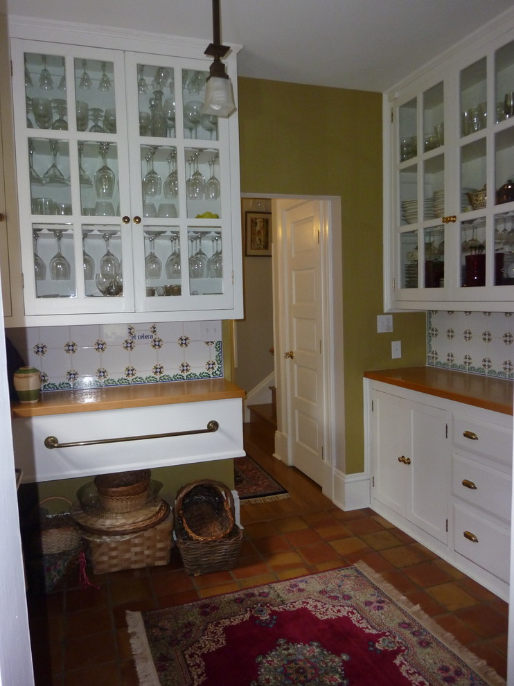 Photo of a traditional kitchen in Newark.