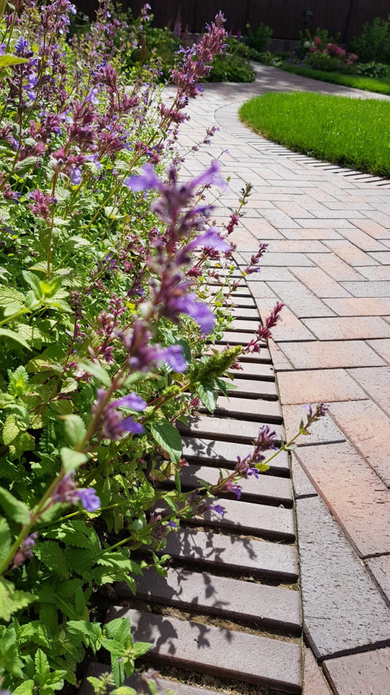 Дизайн участка с уклоном более 7 м.