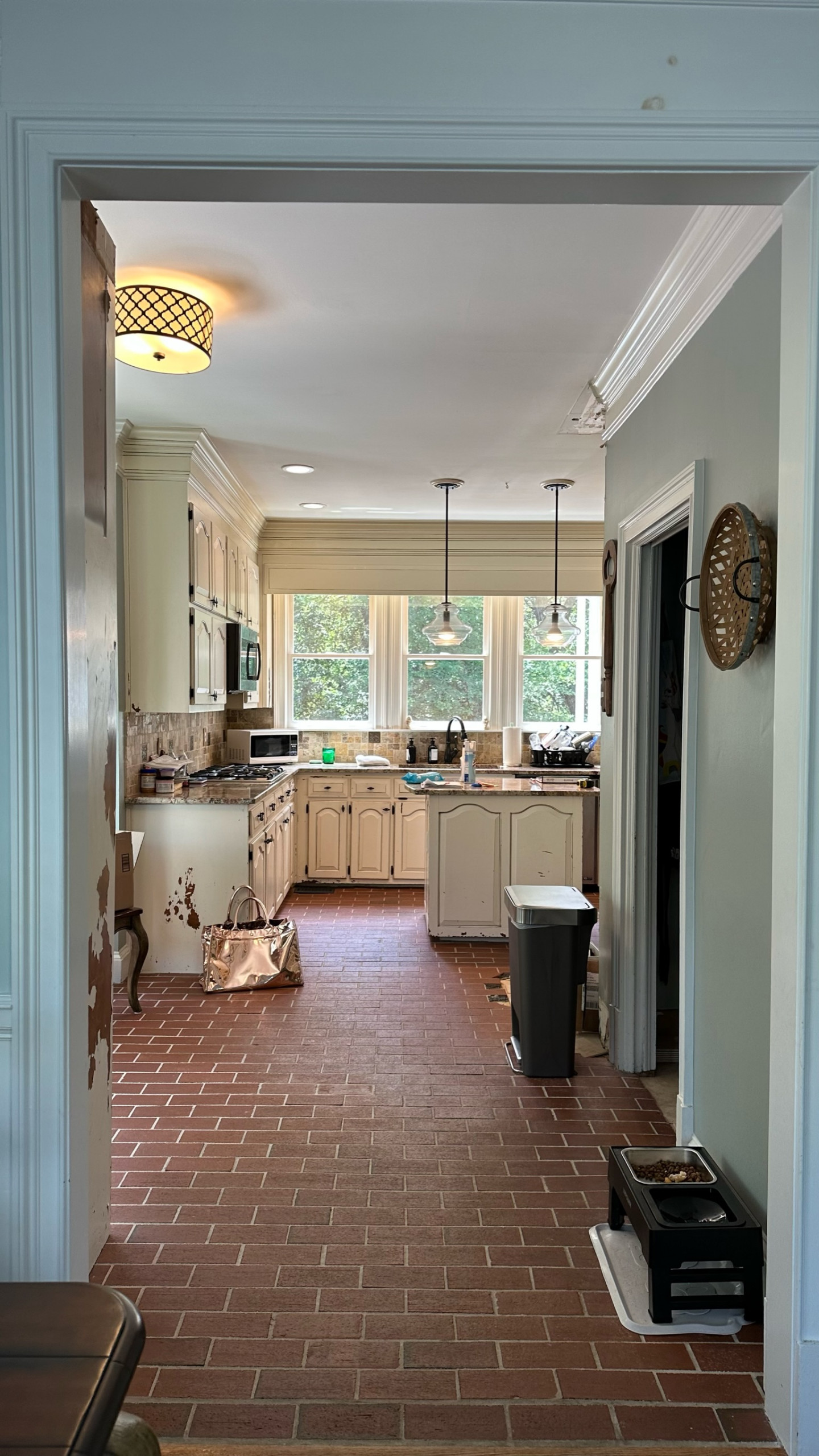PEACHTREE CITY Clean and Modern Kitchen