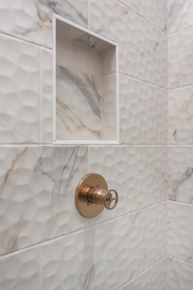 Mid-sized transitional master beige tile and porcelain tile porcelain tile and double-sink bathroom photo with flat-panel cabinets, light wood cabinets, a two-piece toilet, white walls, an undermount sink, quartz countertops, a hinged shower door, white countertops, a niche and a built-in vanity