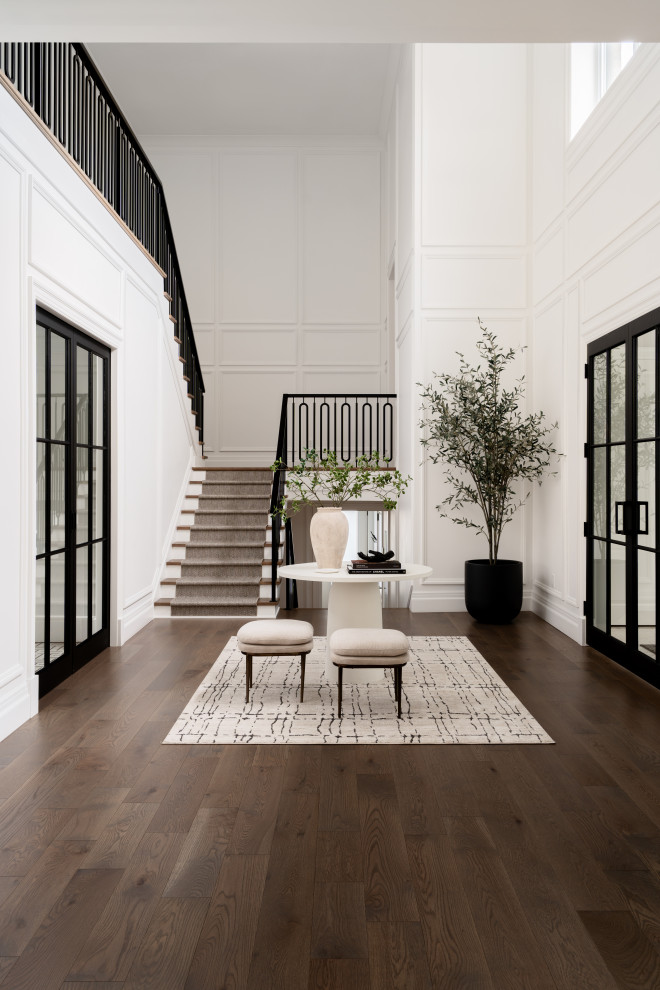 Inspiration for a transitional entryway remodel in Montreal