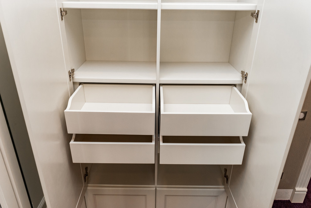 Шкаф в спальне