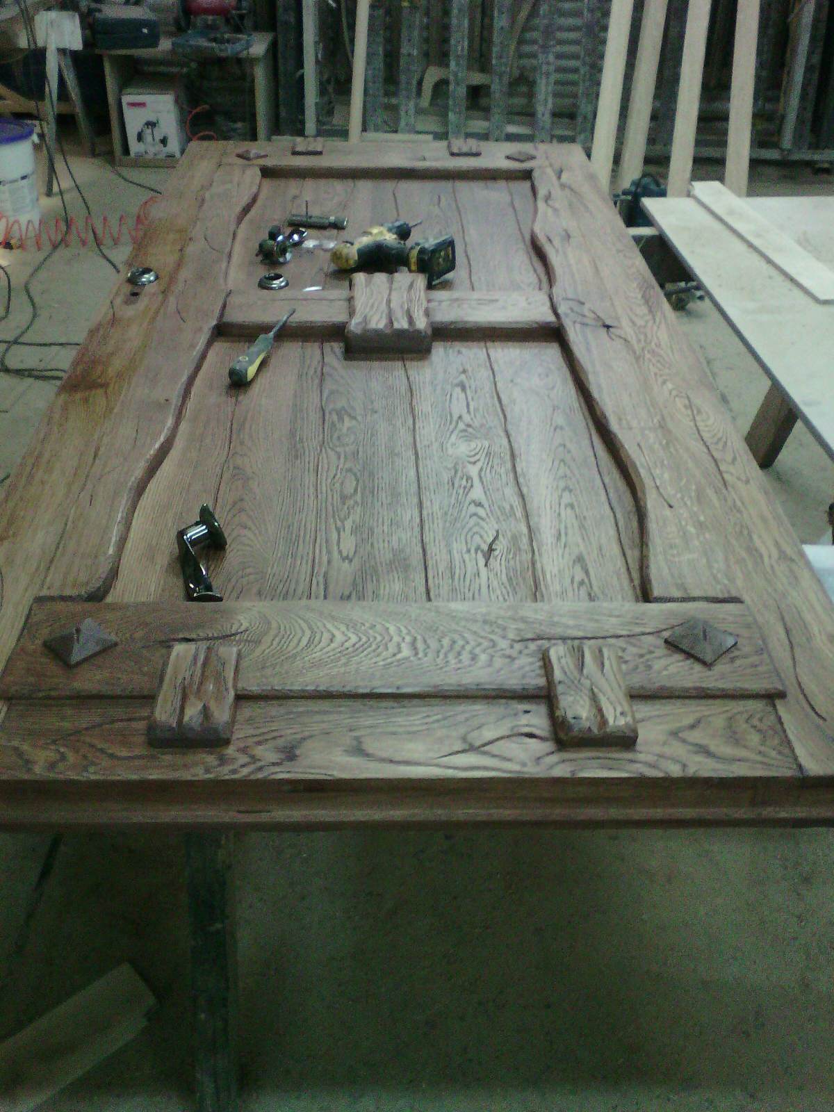 Двери входные из массива