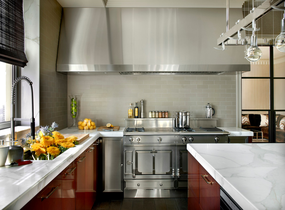 Inspiration for a contemporary l-shaped kitchen in Chicago with subway tile splashback, marble benchtops, stainless steel appliances and grey splashback.