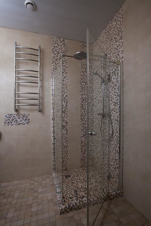 Design ideas for a mid-sized contemporary bathroom in Moscow with a corner shower, a wall-mount toilet, beige tile, mosaic tile, beige walls, travertine floors and a console sink.