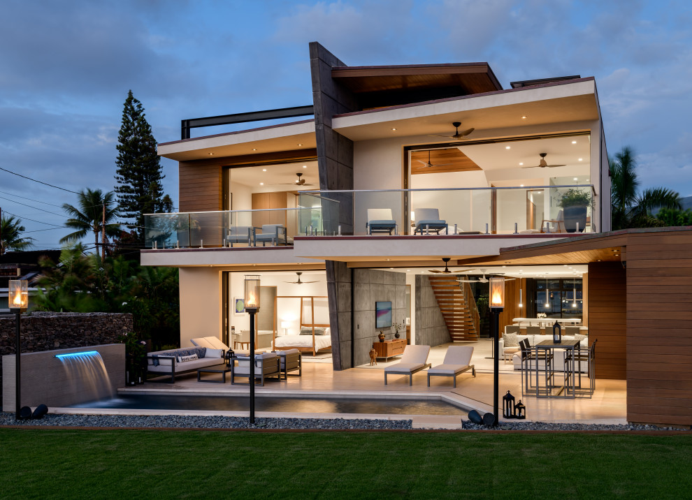 Inspiration for a modern house exterior in Hawaii.
