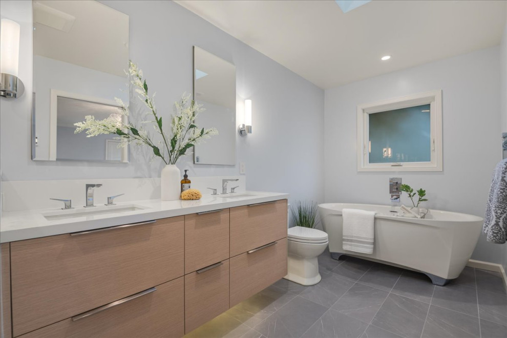 Design ideas for a mid-sized contemporary bathroom in San Francisco.