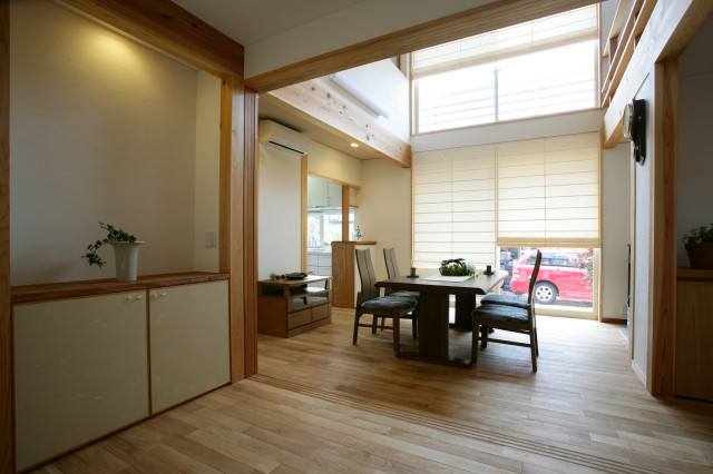 富士宮の家 moderne-japonais-salle-de-sejour