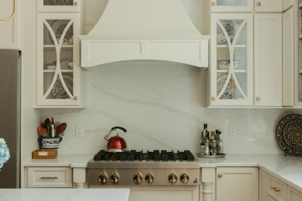 Kitchen - kitchen idea in Chicago