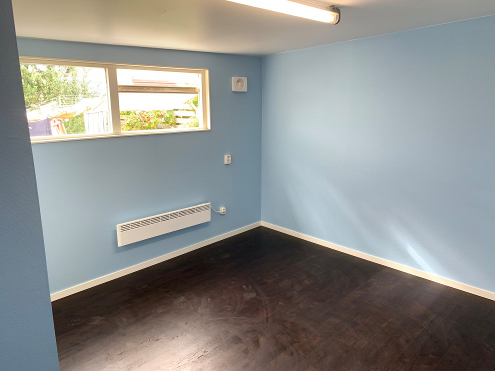 Modern inredning av en garage och förråd