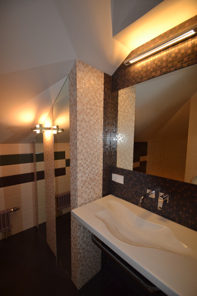 Загородный дом - 120 кв.м. мансарда, расположение кухни и душевой. Реализация.