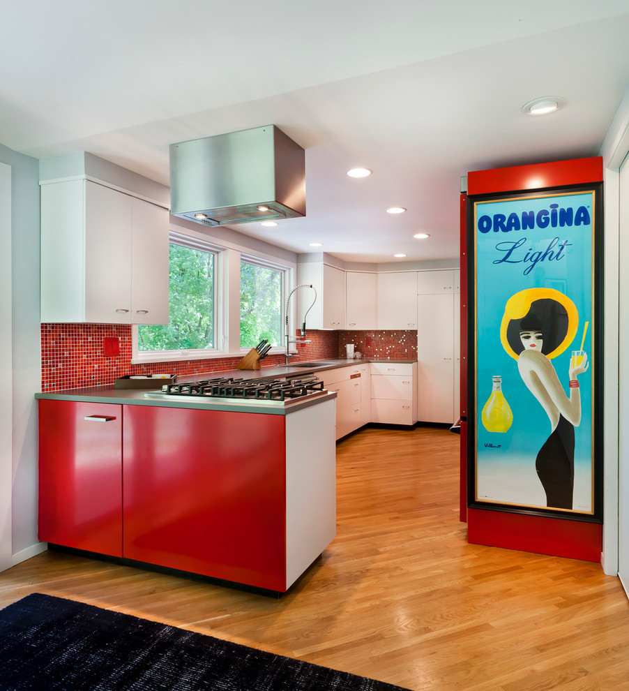 Example of a trendy kitchen design in Minneapolis