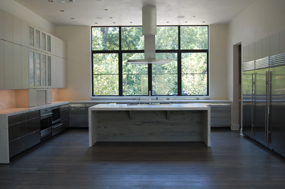 Inspiration for a contemporary kitchen in Houston.
