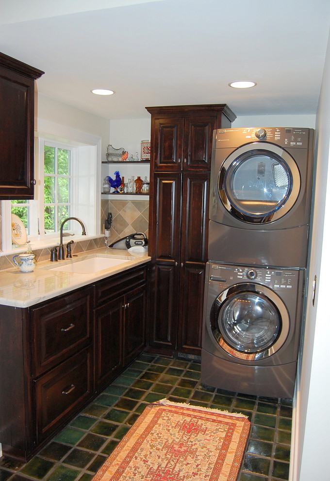 Photo of an eclectic laundry room in Richmond.