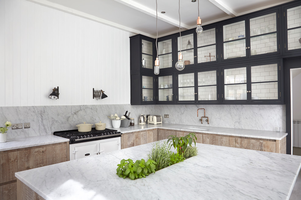 Inspiration for a transitional kitchen in London.