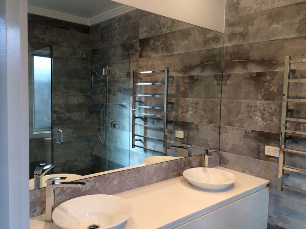 Contemporary bathroom in Canberra - Queanbeyan.