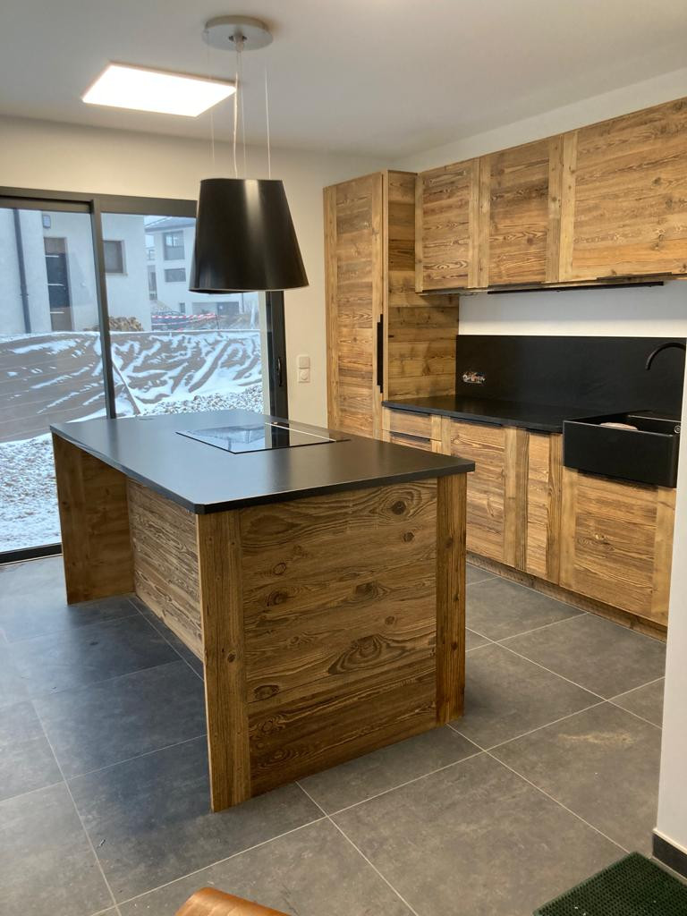 CUISINE EN VIEUX BOIS SUR MESURE