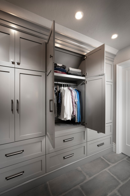 Transitional Functionality classique-chic-armoire-et-dressing
