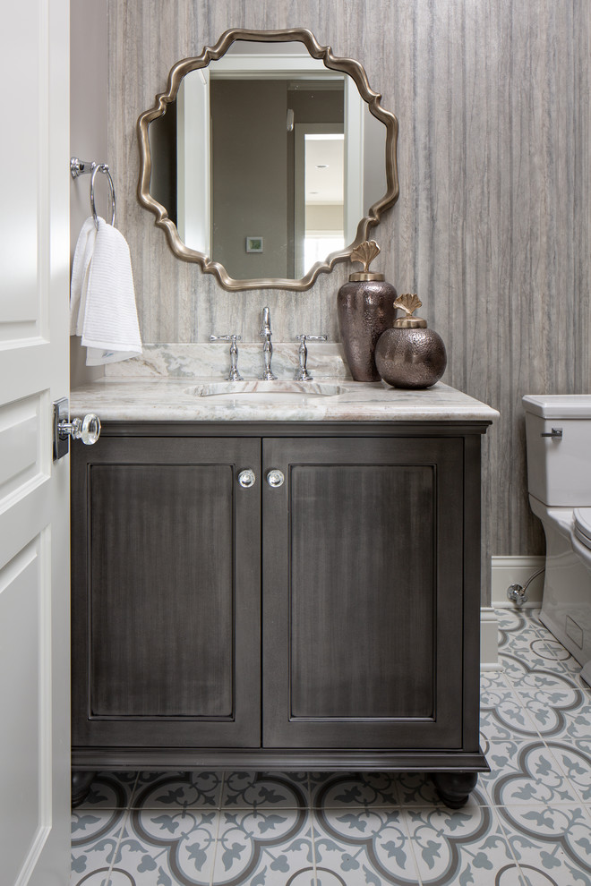 Transitional master bathroom photo in Minneapolis